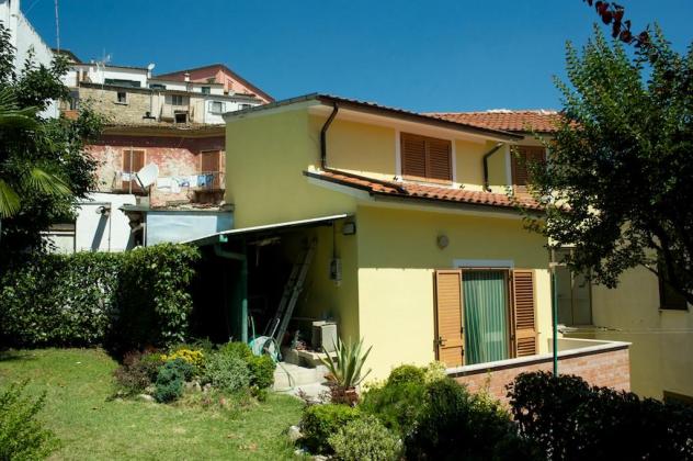 FOSSALTO VIA CAVOUR FABBRICATO RISTRUTTURATO CON SPAZIO VERDE