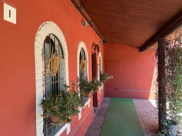 AMPIO LOCALE COMMERCIALE CON GIARDINO - Foto 2