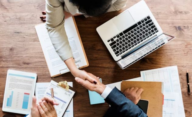 ASSISTENZA CLIENTI E ADDETTI VENDITA