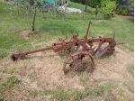 Cedesi su offerta antichi attrezzi agricoli.