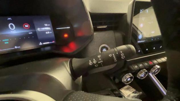 RENAULT Clio ECO-G 100 CV Techno rif. 23378974 - Foto 10