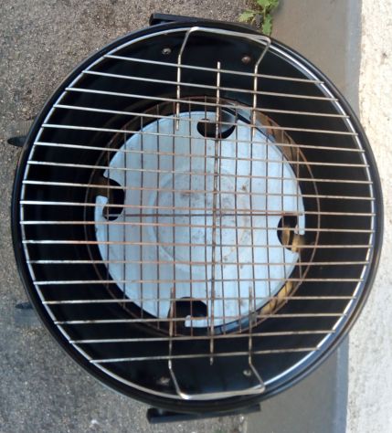 Barbecue trasportabile richiudibile a carbonella o legna - Foto 3