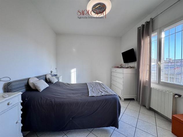 Casa bifamiliare con ampi servizi e corte esclusiva - Foto 10