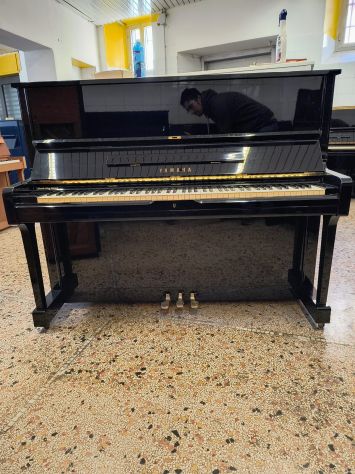 Pianoforte Yamaha U1A dal bel timbro morbido (raro) con trasporto e panca inclus