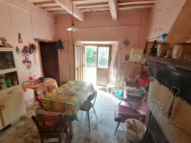 Nella campagna del comune di Sorano, precisamente nella frazione di Montebuono, vendiamo immobile con magazzini vari per un totale di 110mq e piccolo - Foto 16