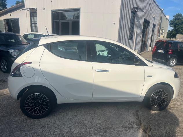 Lancia Ypsilon 1.0 FireFly 5 porte S&S Hybrid Platino - Foto 3