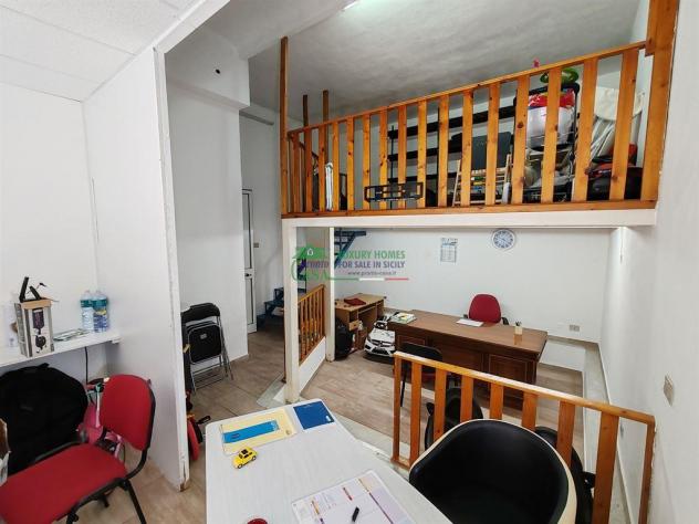 Locale comm.le + servizio - Foto 2