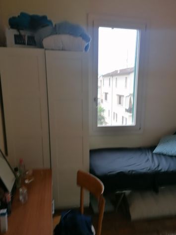 Stanza libera da ottobre zona ospedali per ragazza lavoratrice
