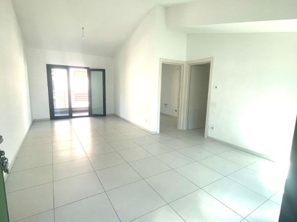 GRAVELLONA TOCE BELLISSIMO ATTICO TRILOCALE 2 CAMERE 2 BAGNO SALA CUCINA CANTINA - Foto 4
