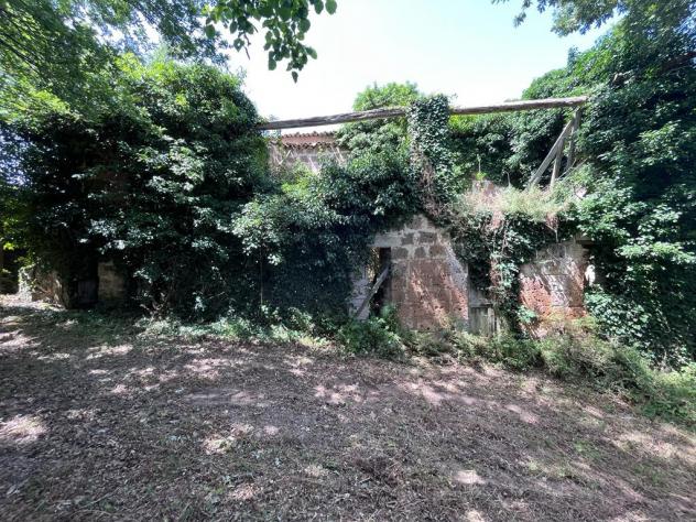 Nel comune di Sorano e precisamente nella frazione di San Giovanni delle Contee che dispone di servizi di prima necessità e dista circa 14 km da Soran - Foto 2