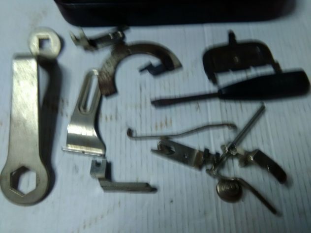 PFAFF macchina da cucire scatola latta con ricambi - Foto 4