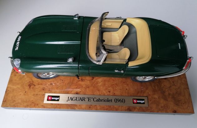 Burago JAGUAR "E" CABRIOLET (1961) verde, modellino statico metallo scala 1:18