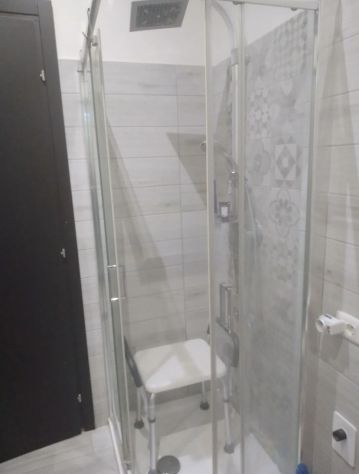 ARICCIA BILOCALE ARREDATO CON BALCONE E POSTO AUTO SPESE INCLUSE. - Foto 3