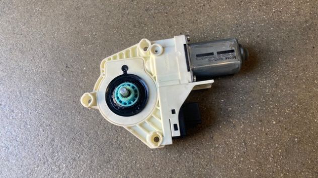 Motorino alzacristallo anteriore SX Audi A4 B8 del 2010 (8K0959801) - Foto 2