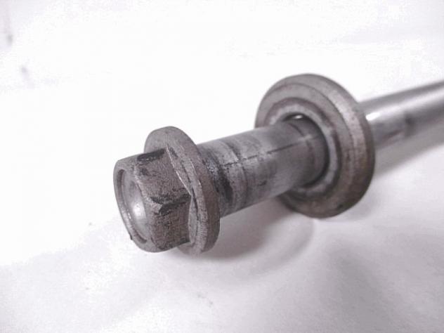 PERNO RUOTA POSTERIORE APRILIA PEGASO 650 1997 - 2004 AP8125649 REAR WHEEL AXLE - Foto 2