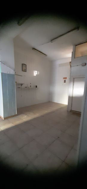 MAGAZZINO FRONTE STRADA CON SERVIZIO E SERRANDA ELETTRICA - Foto 10