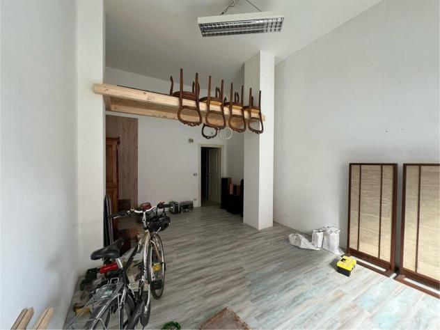 Negozio ristrutturato in zona residenziale - Foto 4