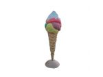 Insegna per gelateria di un cono gelato gigante.