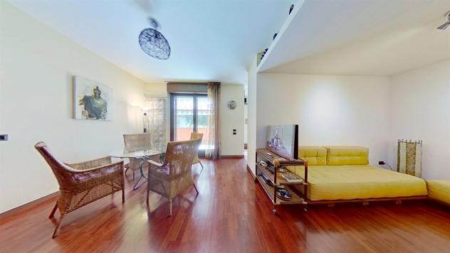 LUMINONO BILOCALE CON TERRAZZO - VIA LEGNONE