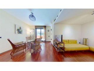 LUMINONO BILOCALE CON TERRAZZO - VIA LEGNONE