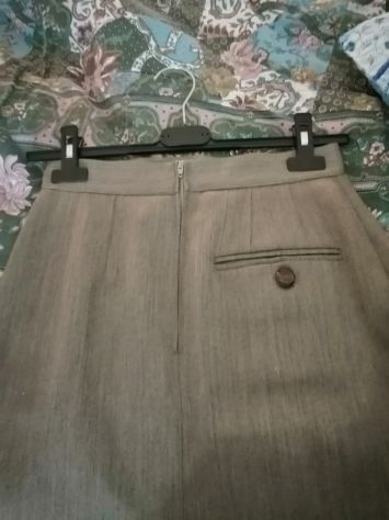 Completo gonna beige tubino con t-shirt nera - Foto 5