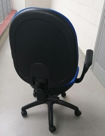 Sedia da ufficio con braccioli e rotelle Vendo sedia da ufficio con braccioli e - Foto 2
