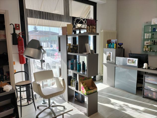 NEGOZIO E LABORATORI AD ANGOLO FRONTE STRADA - Foto 2