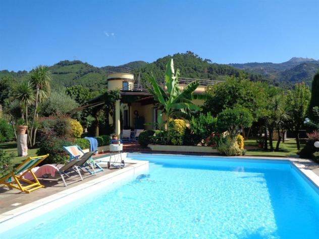 Villa in vendita a Montignoso 300 mq Rif: 1302054