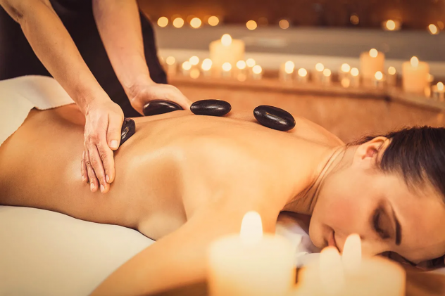 BODY MASSAGE SCONTATO! MASSAGGIATRICI BELLE TI ASPETTANO Tel :3533280923