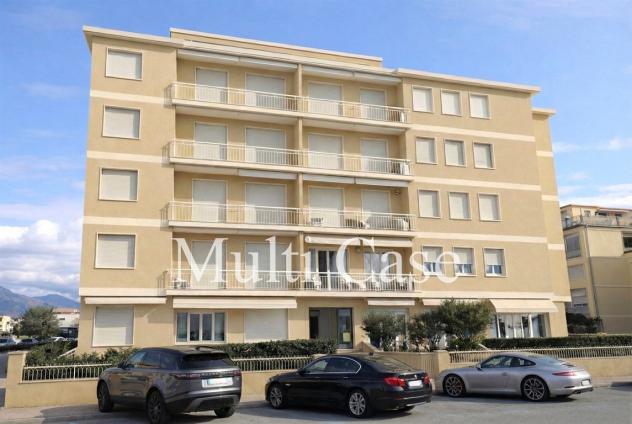 APPARTAMENTO CON AFFACCIO DIRETTO SUL MARE – LIDO DI CAMAIORE (LU) - Foto 2
