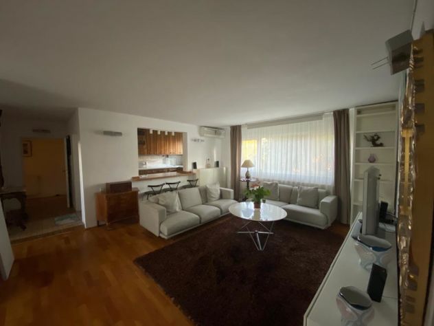 Moderno ed elegante quadrilocale in Via Leonardo Greppi