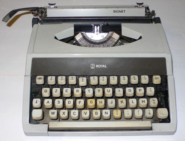 Macchina da scrivere vintage Royal