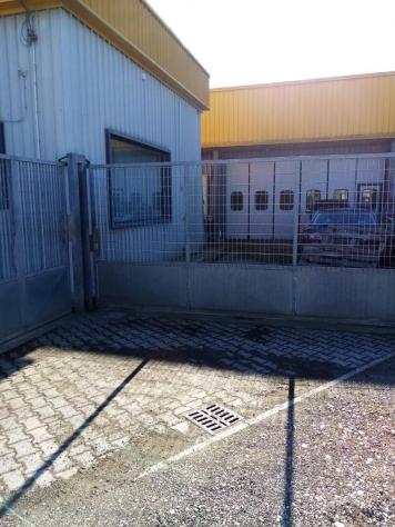 Stagno vendesi ampio capannone con piazzale suddiviso in 2 unità immobiliari - Foto 10