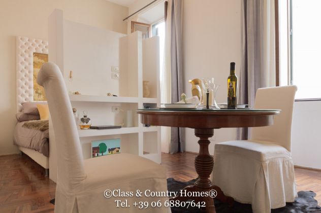 Centro Storico: Esclusivo Pied-à-terre in Via Giulia, Piano Alto con Ascensore - Foto 4