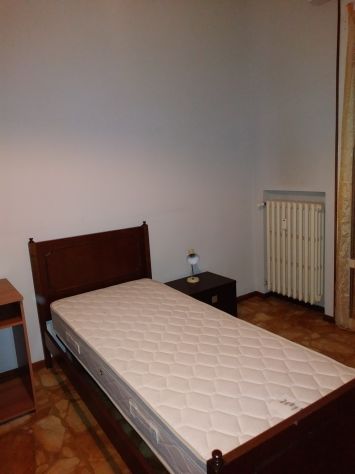 A Parma camera arredata €uro 220,00 mensile - Foto 2