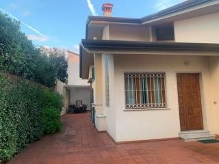 Villa in affitto a Forte dei Marmi 140 mq  Rif: 1087625