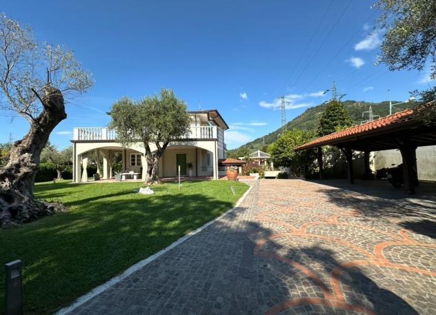 Villa in vendita a Carrara 350 mq Rif: 1412528
