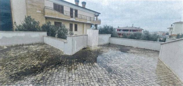 Immobile in asta di 266 m² con più di 5 locali e box auto in vendita a Nereto - Foto 4