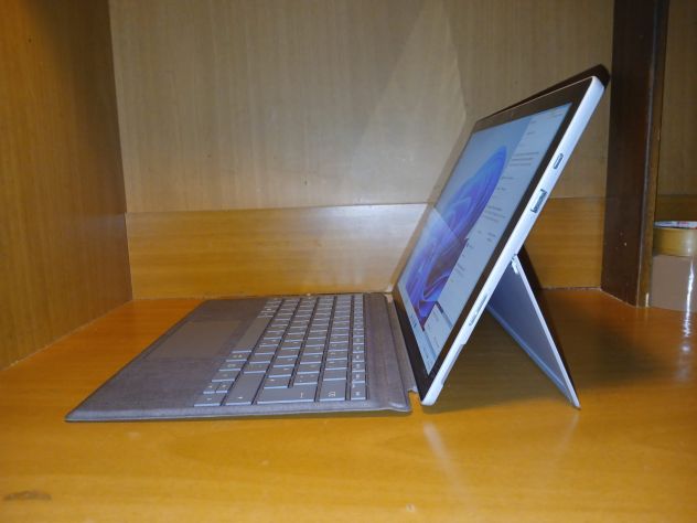 Surface Pro 7 + tastiera. 12,3" 2k Ram 8GB i5 10° SSD Win11 - Foto 3