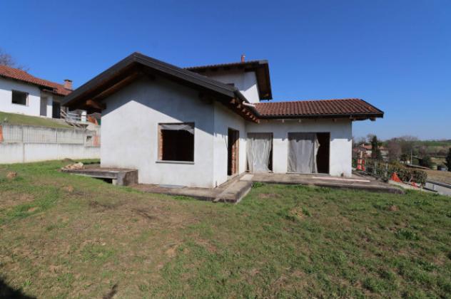 Villa di 220 m² con 3 locali e box auto doppio in vendita a Andezeno