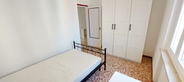 AFFITTASI TRILOCALE CON 3 STANZE PER INTERO APPARTAMENTO O PER SINGOLA STANZA - Foto 7