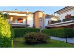 Lesmo (MB) In elegante residenza, QUATTRO locali con terrazzi, balconi con box.