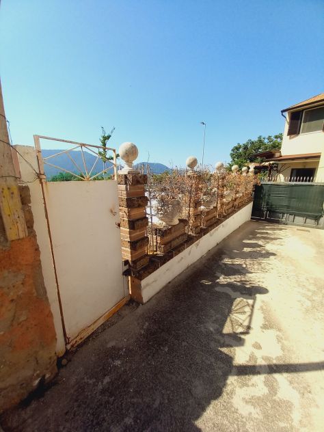 Santa Maria A Vico Semi-ndipendente con ampio cortile e piccolo giardino - Foto 3
