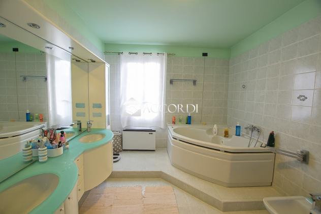 VILLA A SCHIERA di 4 vani e di 252 mq (CAERANO DI SAN MARCO) rif. CM6_1 - Foto 13