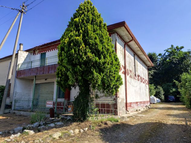 Terreno di 4530 mq con capacità edificatoria di 1000mc