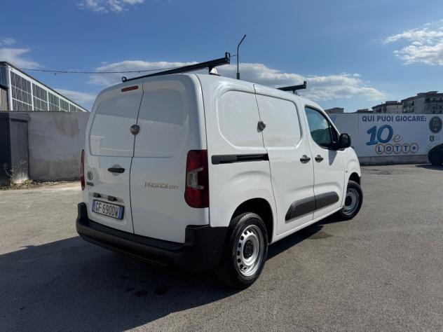 Toyota Proace City 1.5D 100 CV Active - Foto 7
