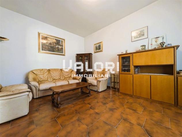 CASA INDIPENDENTE SU 3 LATI CON GIARDINO E CAPANNONE - Foto 9