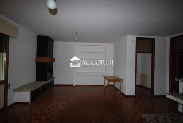 CASA INDIPENDENTE di 8 vani e di 370 mq (SUSEGANA) rif. RB122 - Foto 5