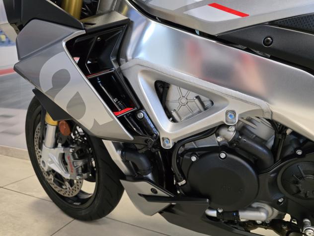Aprilia Tuono V4 1100 "Tarmac Grey" - Foto 10