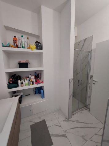 Stanza ampia e luminosa – Tutto incluso – Viale Timavo 14 (650m da Università) - Foto 6